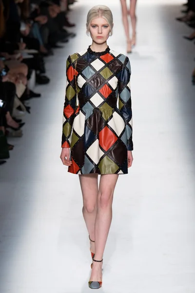Look 48